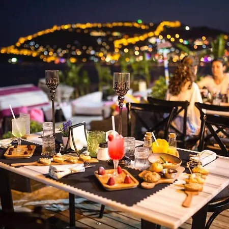 فندق Anjeliq House Boutique 3*
